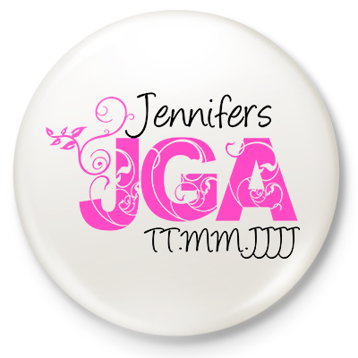 Ein schicker JGA-Button fr Damen. Das Datum vom Junggesellinnenabschied und der Name der Braut werden personalisiert.
<br>
<br><small>Der Button hat einen Durchmesser von 5,9 cm </small>